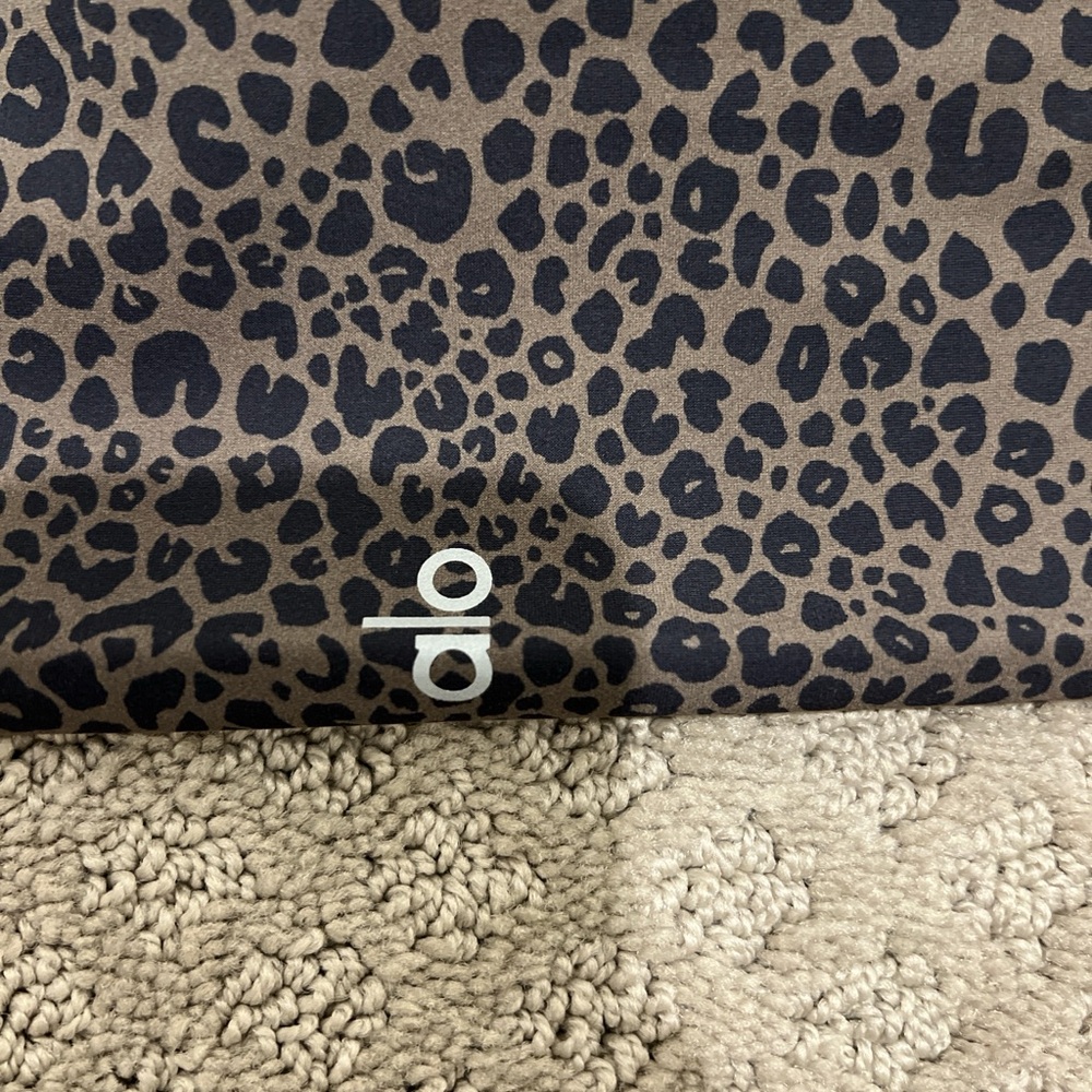 Alo cheetah print leggings